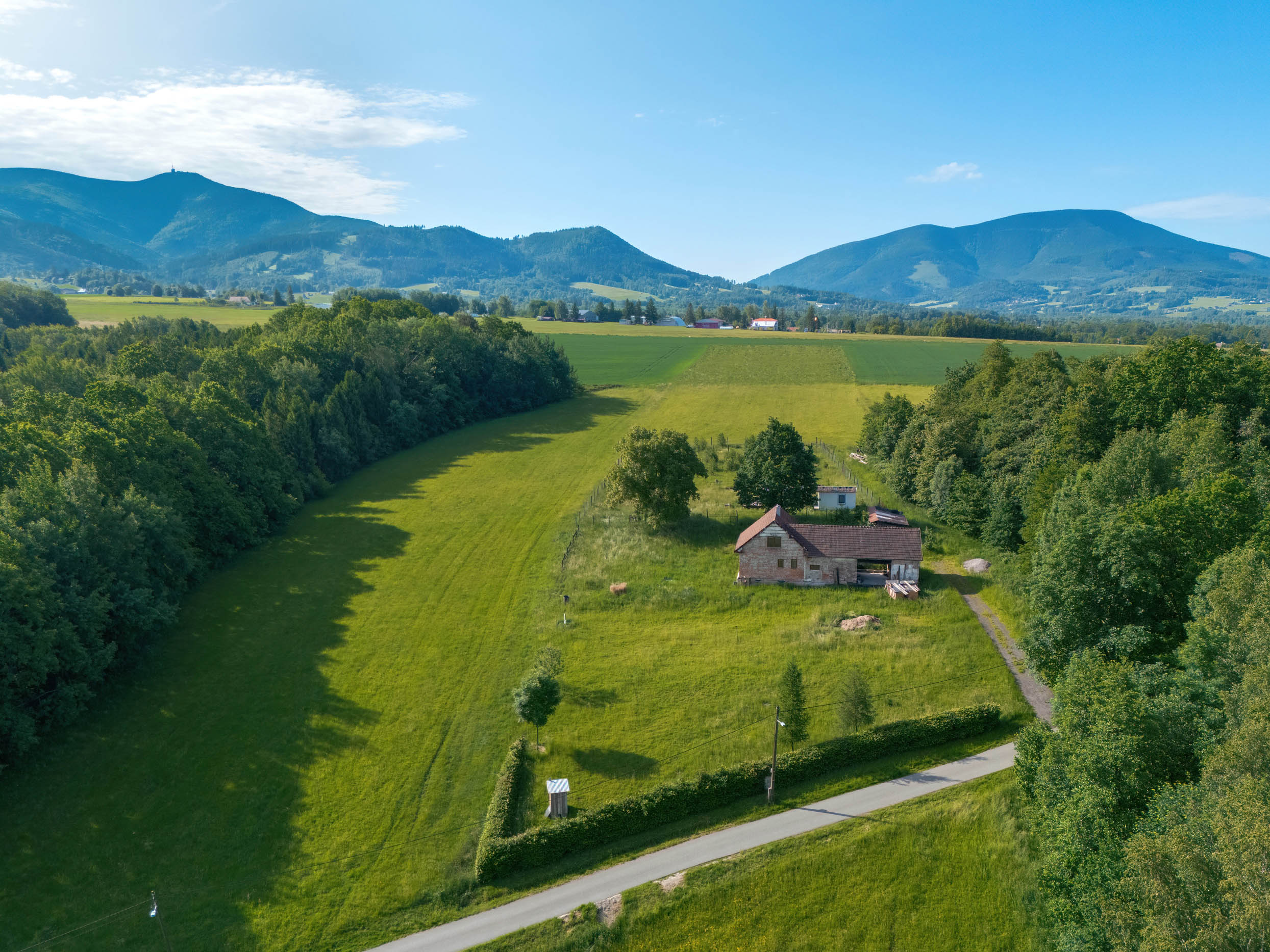 Prodej starý dům v Beskydech s velkými pozemky