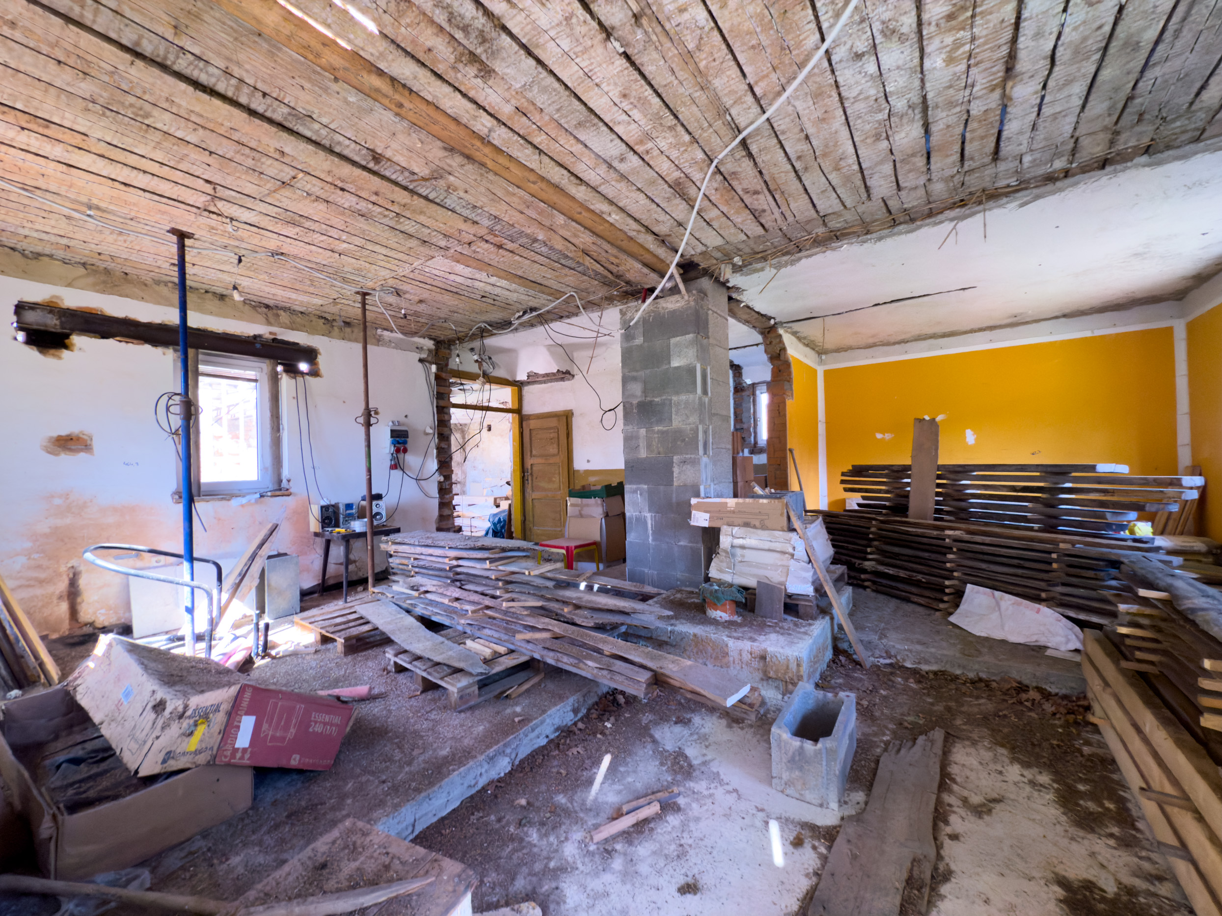 Prodej stoletý dům v Beskydech s velkými pozemky